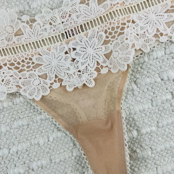 36D/M Victoria’s Secret Dream Angels Bra & Thong Set - Picture 8 of 11